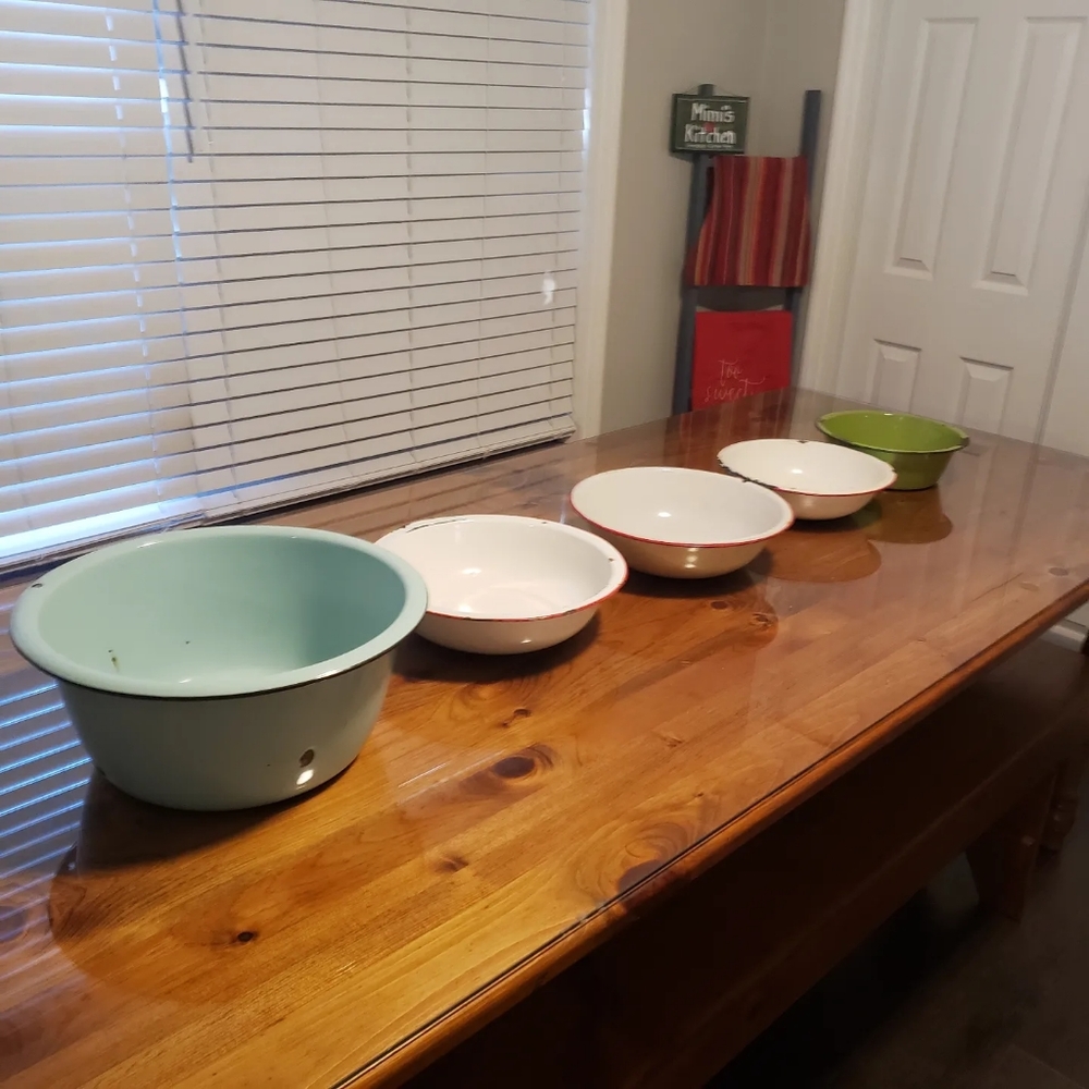 Five VNTG Nesting Enamel Ware Bowls Teal White Green